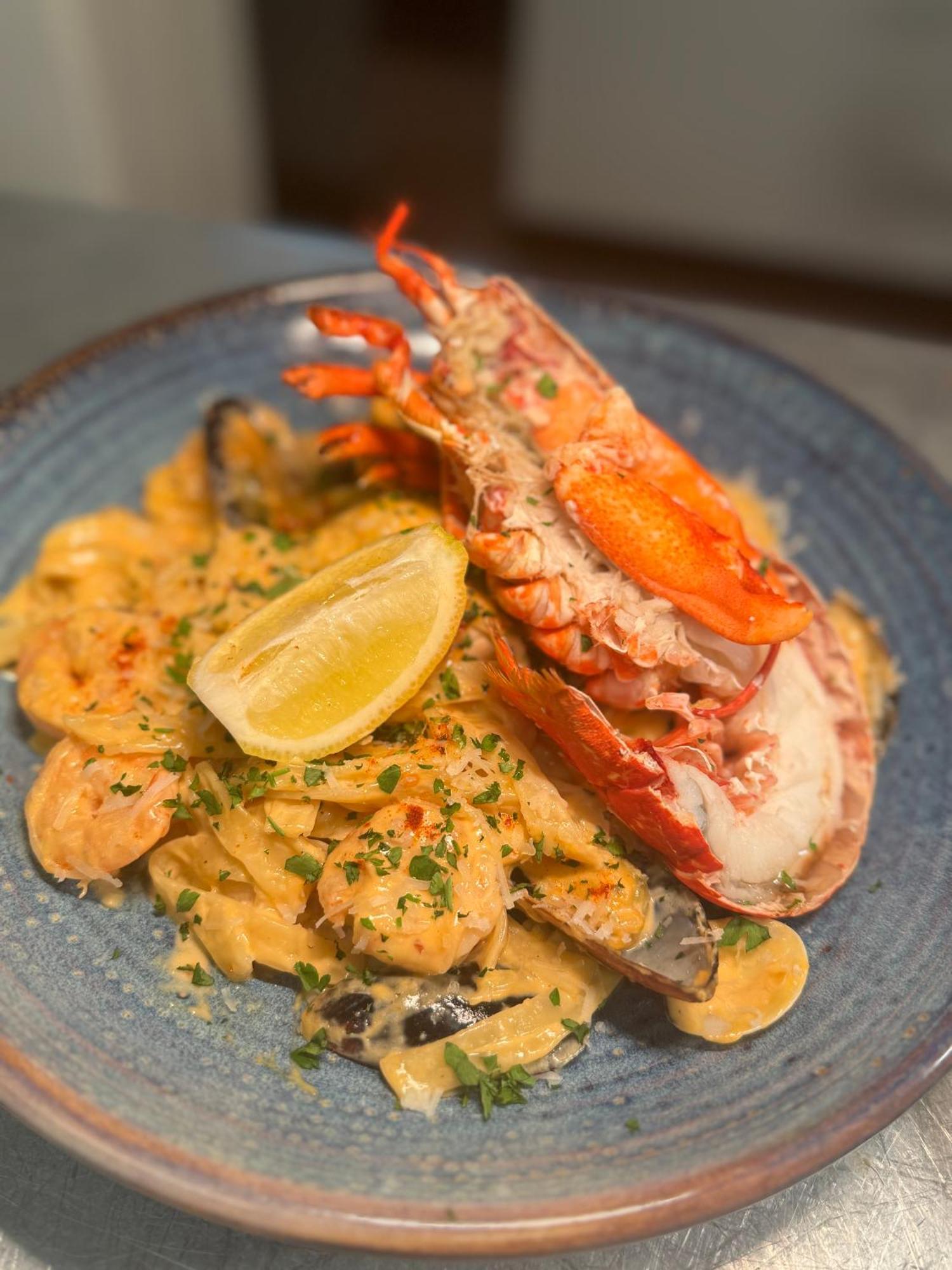 מלון קמייס ביי The Harbour Bar & Bistro מראה חיצוני תמונה