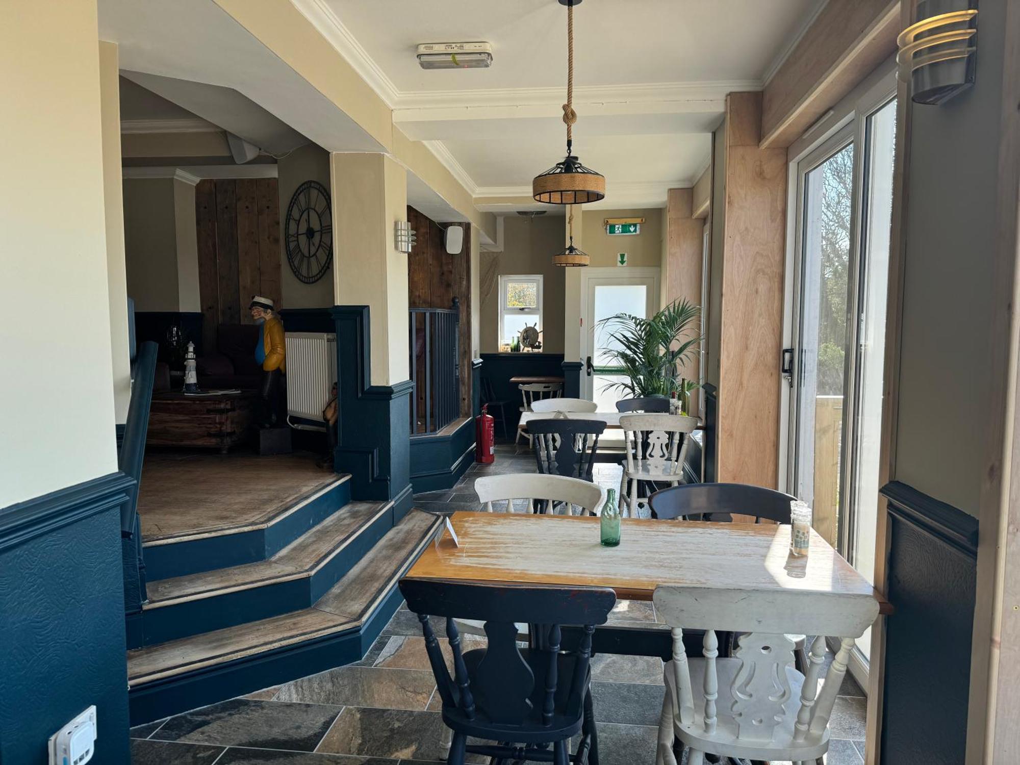 מלון קמייס ביי The Harbour Bar & Bistro מראה חיצוני תמונה